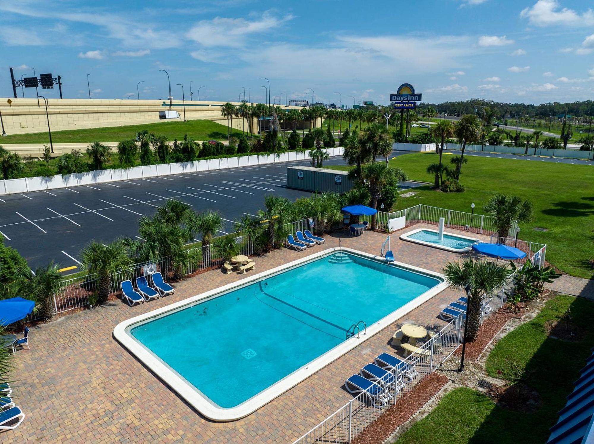Days Inn By Wyndham Orlando Downtown Екстериор снимка